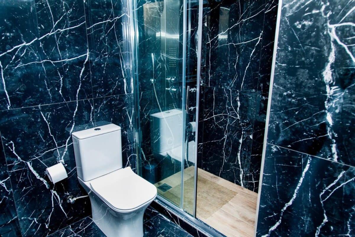 Contemporary And Chic Apartment In Central Афины Экстерьер фото