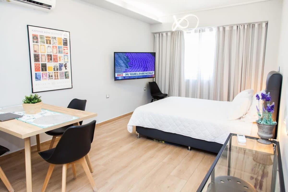 Contemporary And Chic Apartment In Central Афины Экстерьер фото