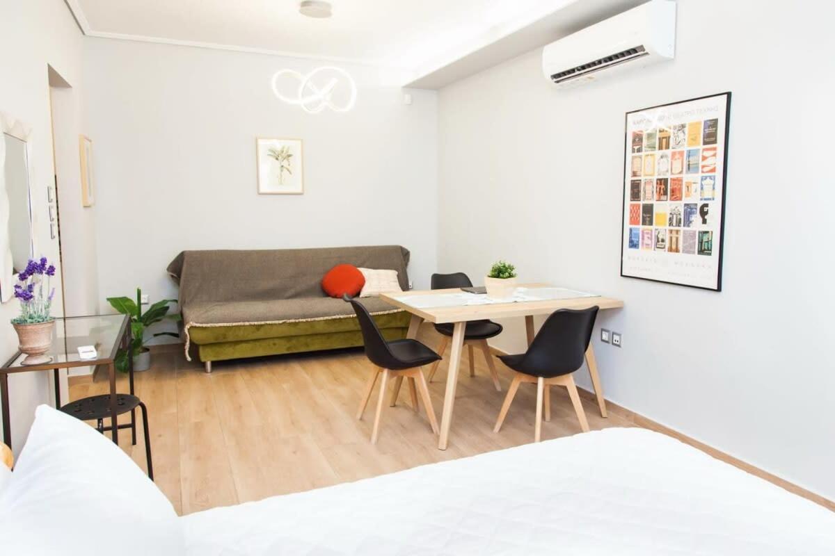 Contemporary And Chic Apartment In Central Афины Экстерьер фото