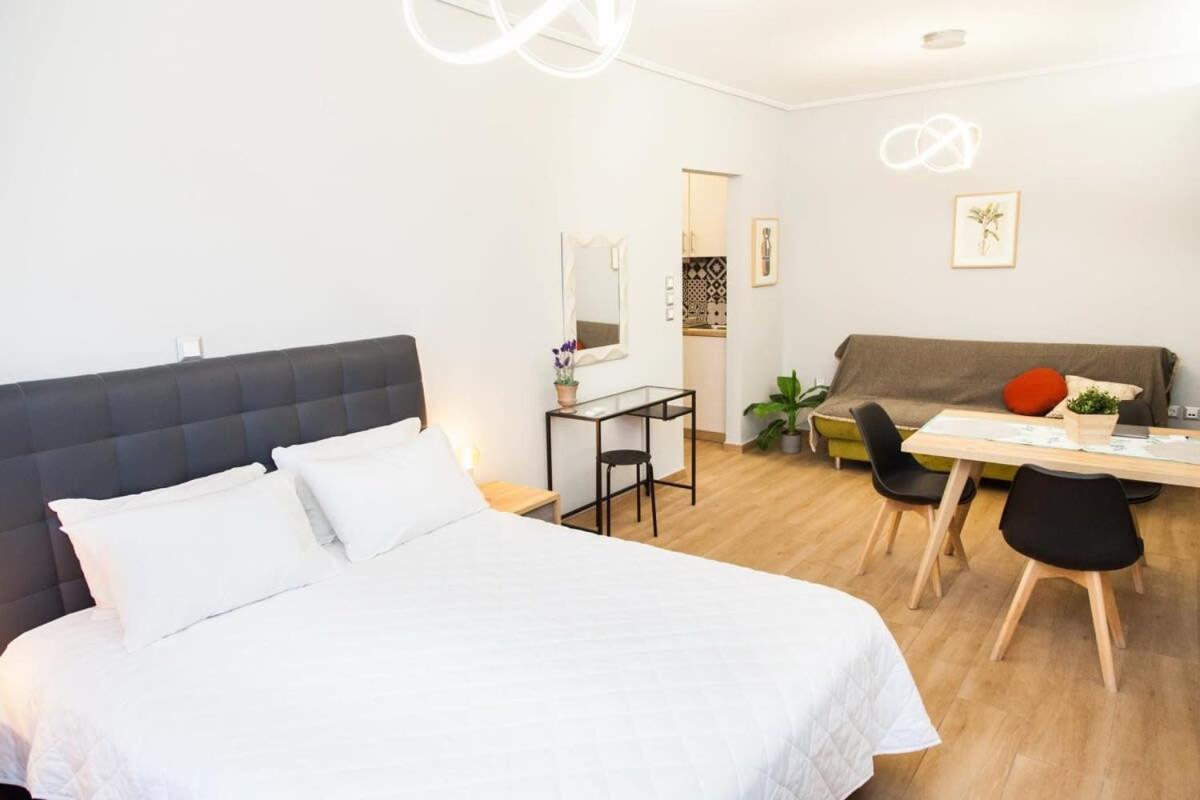 Contemporary And Chic Apartment In Central Афины Экстерьер фото