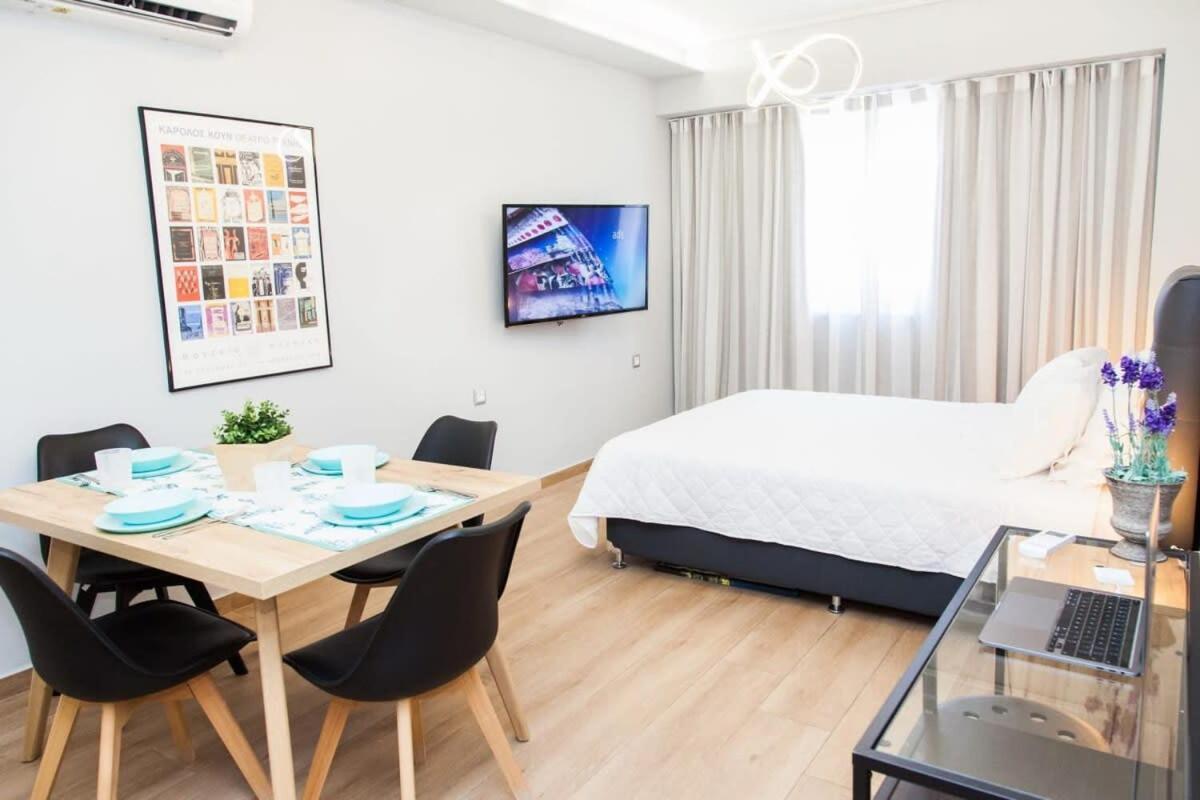 Contemporary And Chic Apartment In Central Афины Экстерьер фото