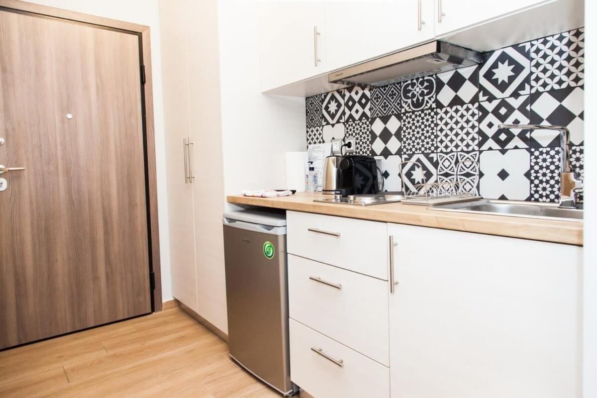 Contemporary And Chic Apartment In Central Афины Экстерьер фото