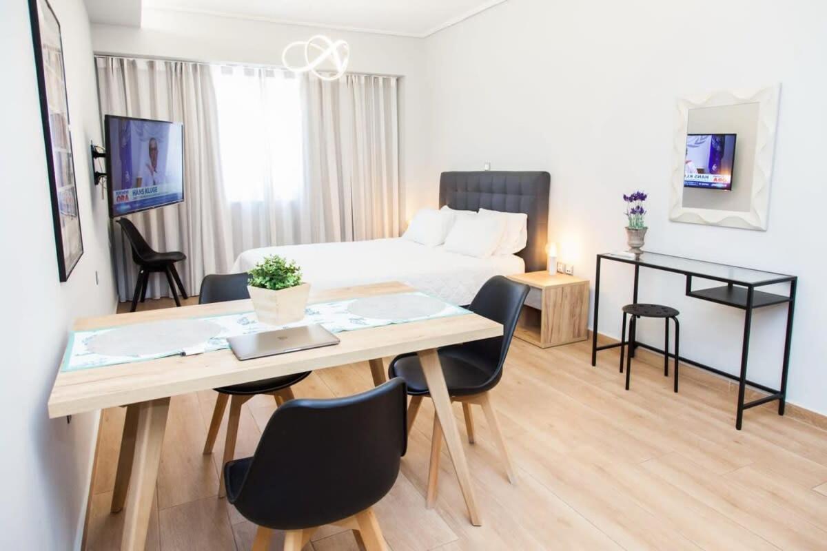 Contemporary And Chic Apartment In Central Афины Экстерьер фото
